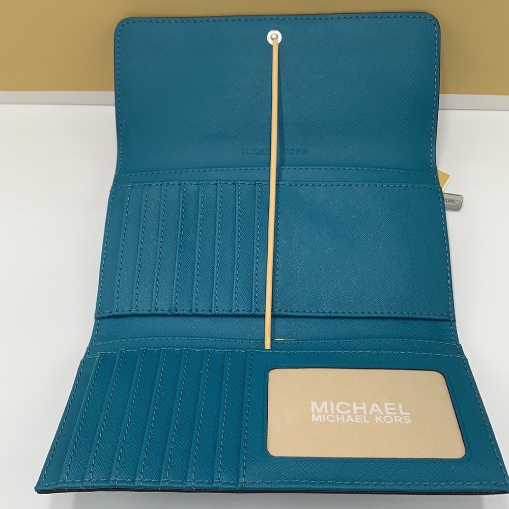 MICHAEL KORS JET SET TRAVEL LARGE TRIFOLD LAGOON COLOR - Picture 8 of 16